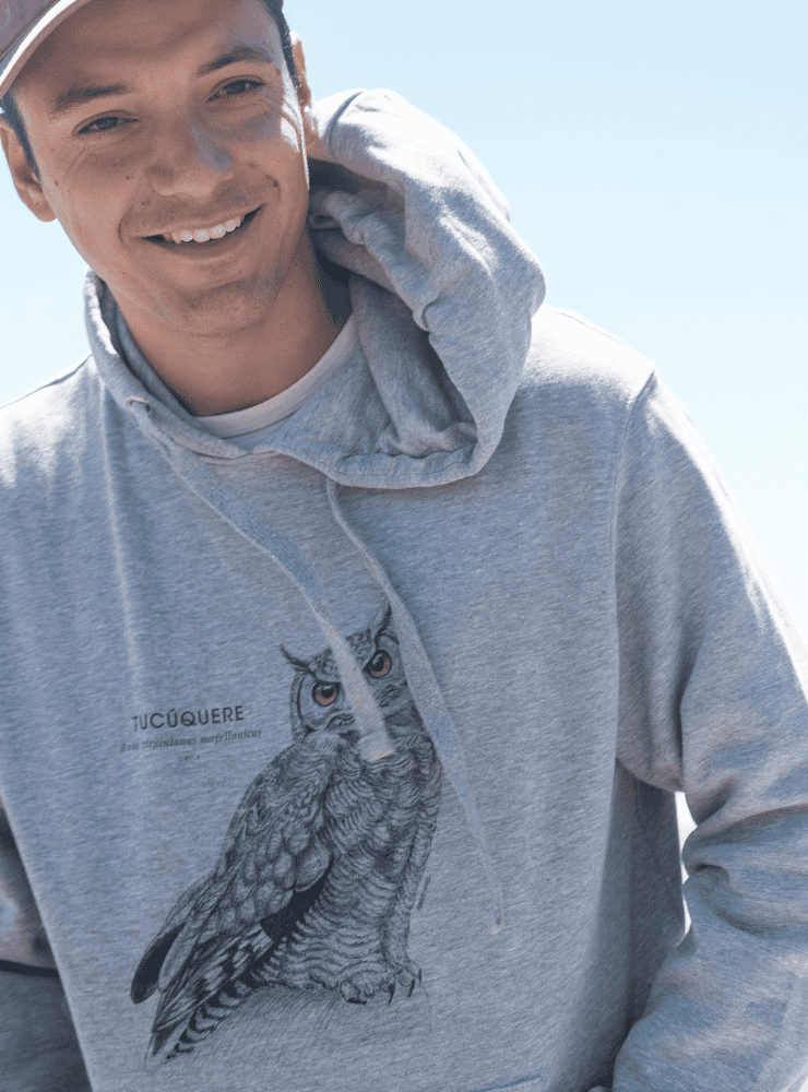 polerón con gorro diseño tucúquere Chile
ropa con aves rapaces nocturnas Chile
polerón afranelado unisex diseño fauna chilena
regalo con búho nativo de Chile
ropa conservación aves Chile