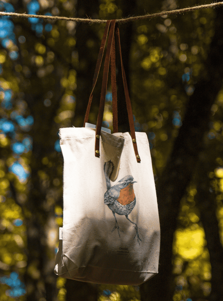 totebag diseño chucao Chile
bolsa tela reutilizable chucao fauna Chile
regalo totebag chucao Chile
totebag alternativa plástico fauna chilena
totebag ilustración chucao Chile sustentable