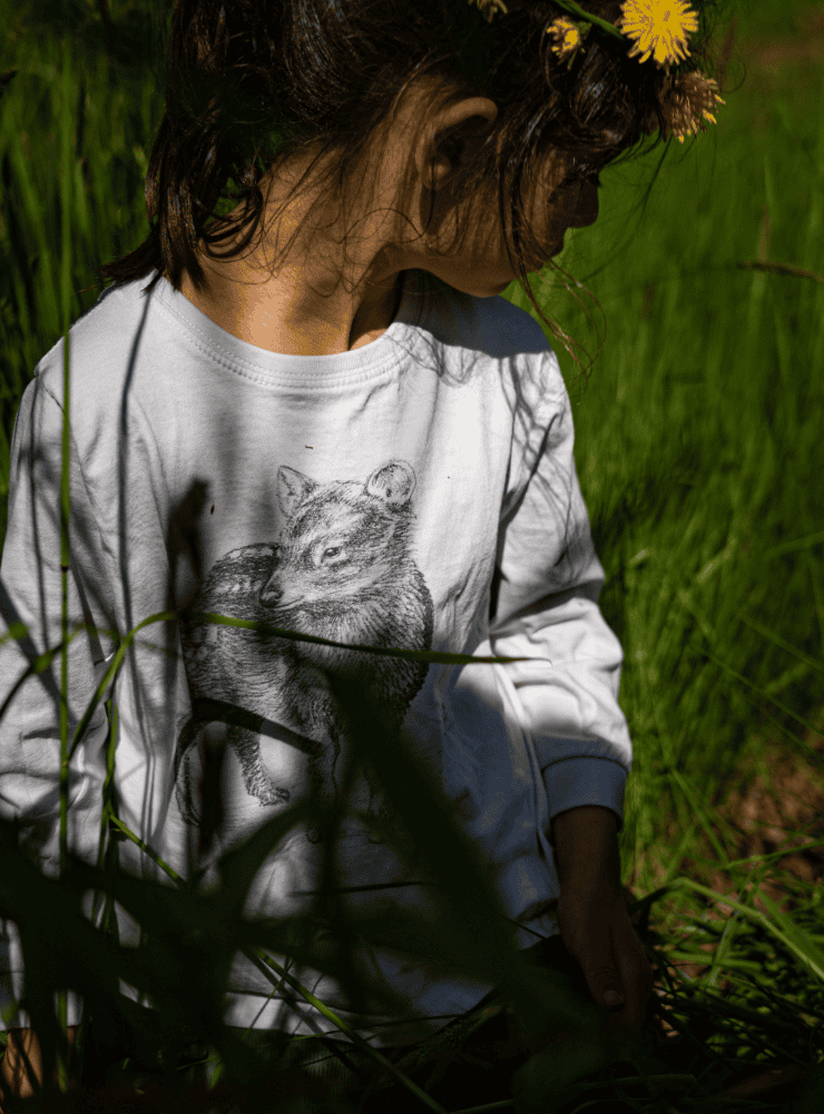 polera infantil manga larga diseño pudú Chile
ropa niño con ciervo más pequeño del mundo manga larga
polera algodón niño manga larga pudú bosque sur Chile
regalo niño manga larga pudú conservación Chile
ropa infantil manga larga fauna vulnerable bosque Chile