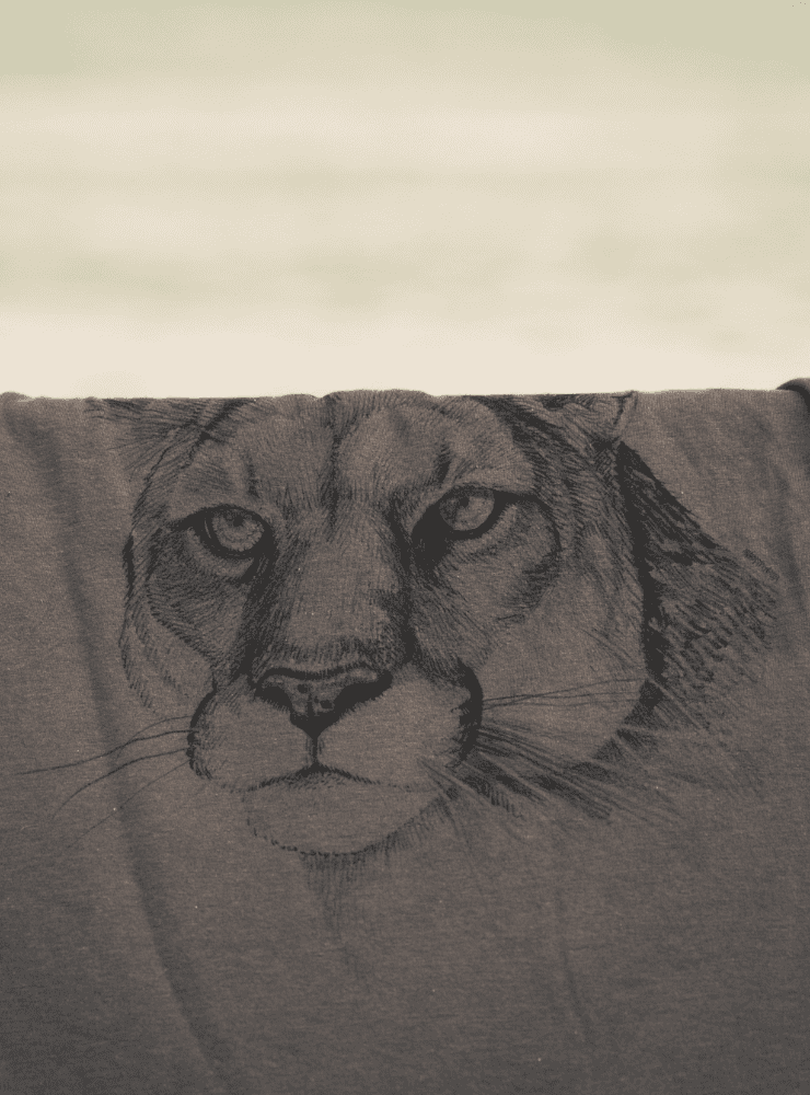 polera manga corta diseño puma Chile
ropa con gran felino nativo Chile manga corta
polera algodón unisex puma patagónico Chile
regalo conservación puma Chile
ropa fauna andina patagónica Chile