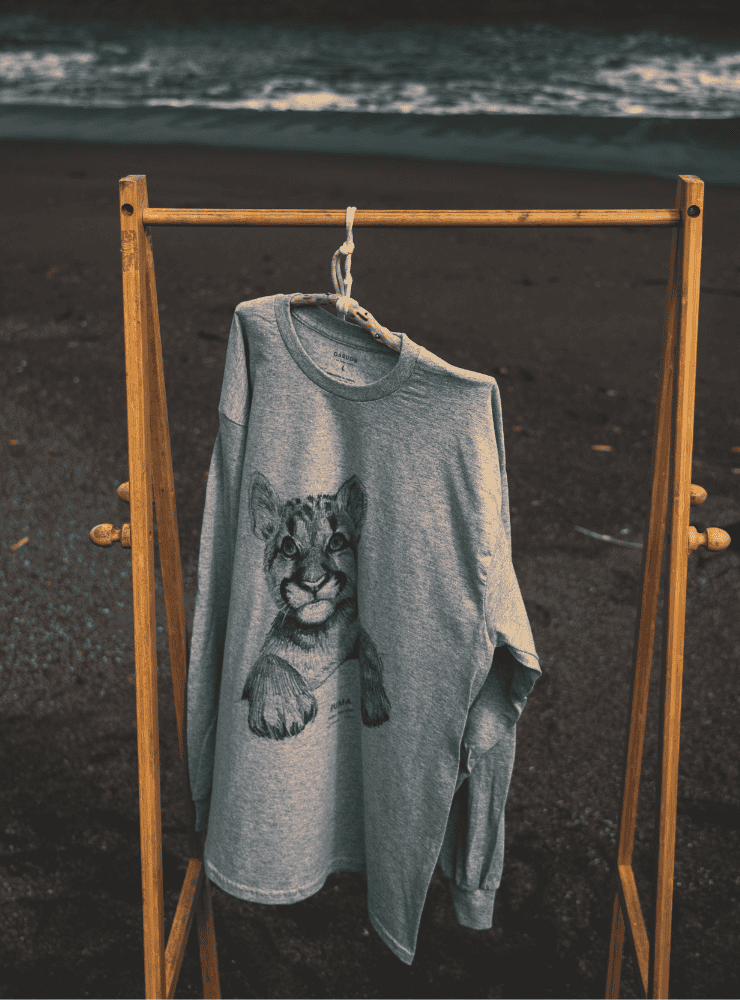 polera manga larga diseño palma chilena Chile
ropa con árbol nacional Chile manga larga
polera algodón unisex flora endémica Chile
regalo con palma chilena árbol milenario Chile
ropa liviana flora nativa Chile entretiempo
