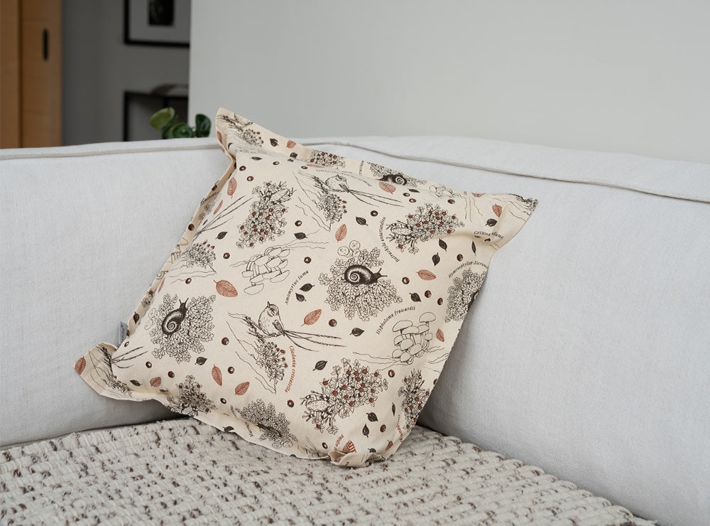 cojín sotobosque diseño ecosistema bosque nativo Chile algodón
decoración hogar con fauna flora sotobosque Chile
funda cojín algodón 50x50 sotobosque Chile
regalo decoración hogar sotobosque bosque nativo Chile
funda cojín ecosistema bosque templado Chile hogar