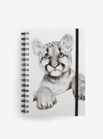 cuaderno diseño puma cachorro Chile vuelta clases
cuaderno escolar ilustración puma cachorro fauna Chile
regalo cuaderno puma cachorro fauna chilena
cuaderno 100 páginas puma cachorro Chile
cuaderno escolar fauna flora nativa Chile