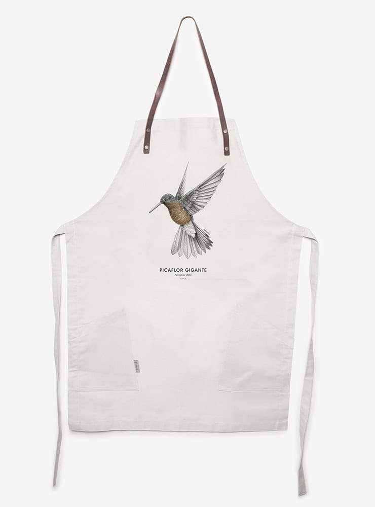 delantal algodón diseño picaflor gigante Chile
delantal tirantes cuero colibrí más grande mundo Chile
regalo delantal picaflor gigante fauna Chile
delantal cocina aves nativas Chile
delantal algodón cuero picaflor gigante cordillera Chile