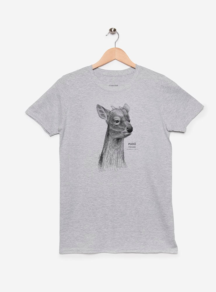 polera manga corta diseño pudú adulto Chile
ropa con ciervo más pequeño del mundo adulto Chile
polera algodón unisex pudú adulto bosque sur Chile
regalo conservación pudú adulto Chile manga corta
ropa fauna vulnerable bosque templado Chile pudú