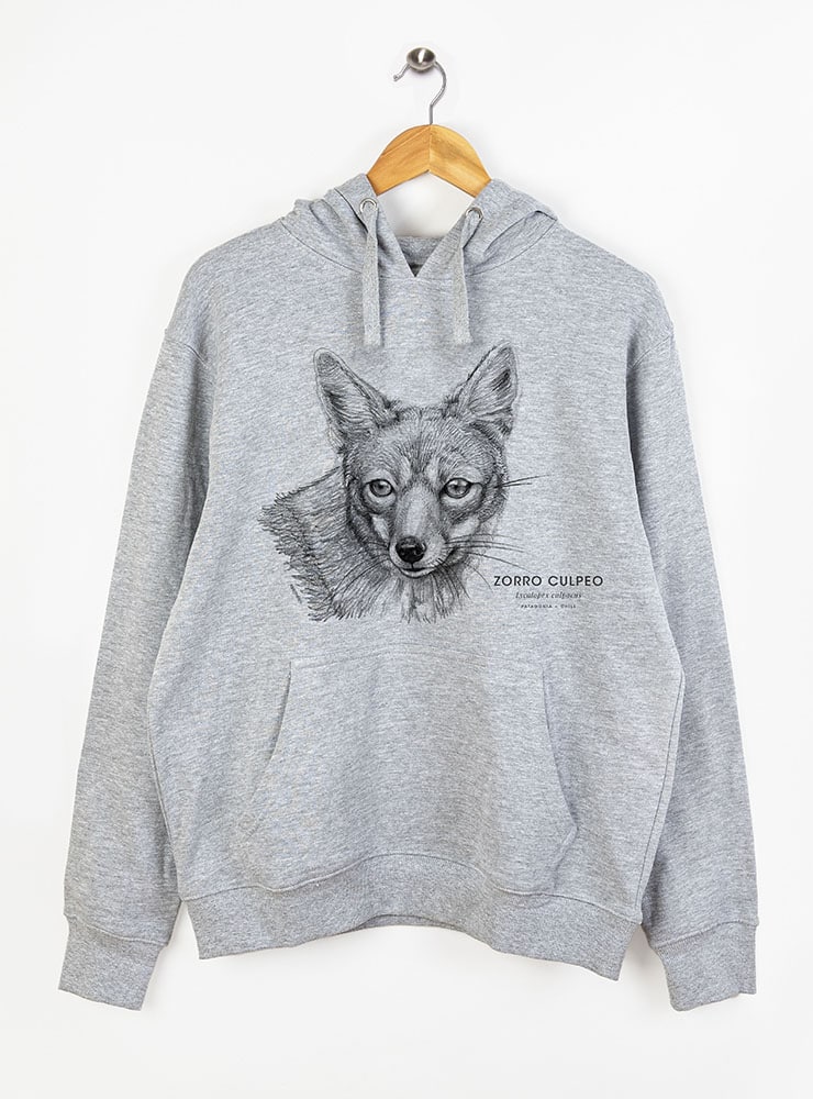 polerón con gorro diseño zorro culpeo Chile
ropa con cánidos nativos de Chile
regalo Día del Padre zorro culpeo Chile
polerón afranelado unisex fauna andina Chile
ropa conservación zorros Chile