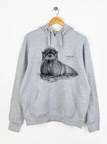 polerón con gorro diseño huillín Chile
ropa con nutria de río nativa de Chile
polerón afranelado unisex especie amenazada Chile
regalo conservación huillín Chile
ropa fauna en peligro extinción Chile