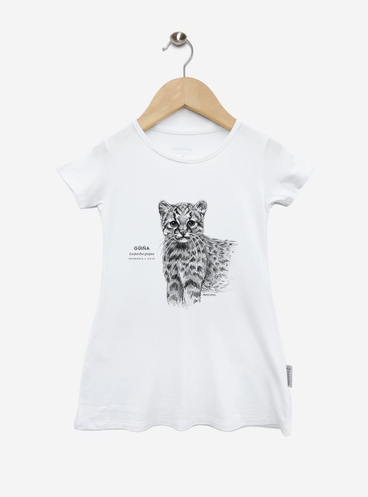 vestido infantil manga corta diseño güiña Chile
ropa niña con felino más pequeño de América Chile
vestido algodón modal niña especie vulnerable endémica Chile
regalo niña conservación güiña gato salvaje Chile
ropa infantil niña fauna en peligro bosque templado Chile