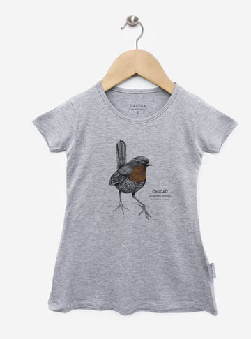 vestido gris infantil manga corta diseño chucao Chile
ropa niña con ave emblemática bosque valdiviano Chile gris
vestido algodón modal gris niña ave endémica sur Chile
regalo niña chucao vestido gris folklore chileno
ropa infantil niña gris conservación bosque templado Chile