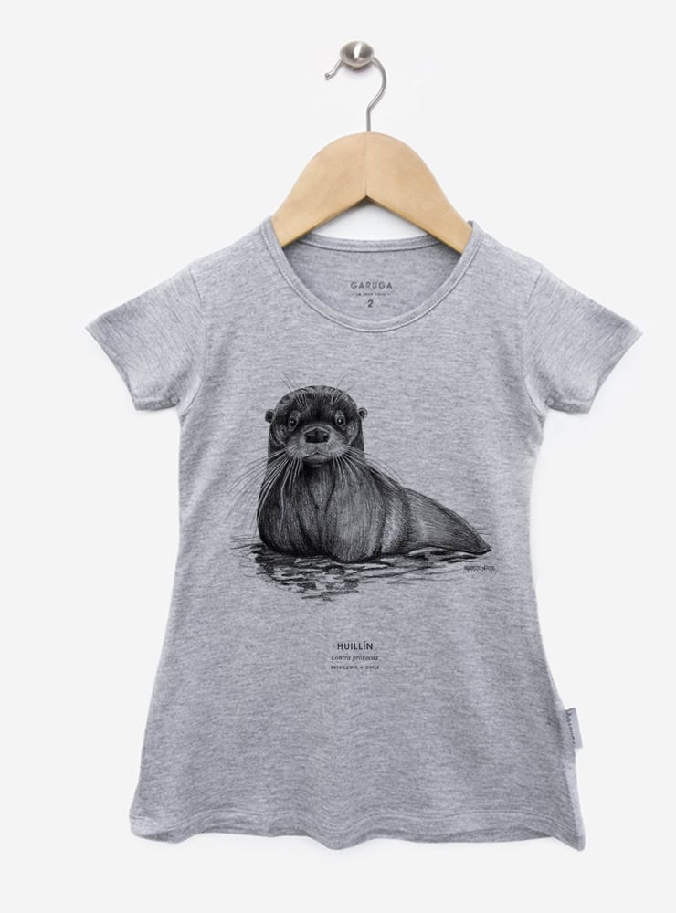 vestido gris infantil manga corta diseño huillín Chile
ropa niña con nutria río en peligro extinción Chile gris
vestido algodón modal gris niña huillín Chile
regalo niña huillín vestido gris conservación Chile
ropa infantil niña gris fauna en peligro extinción Chile