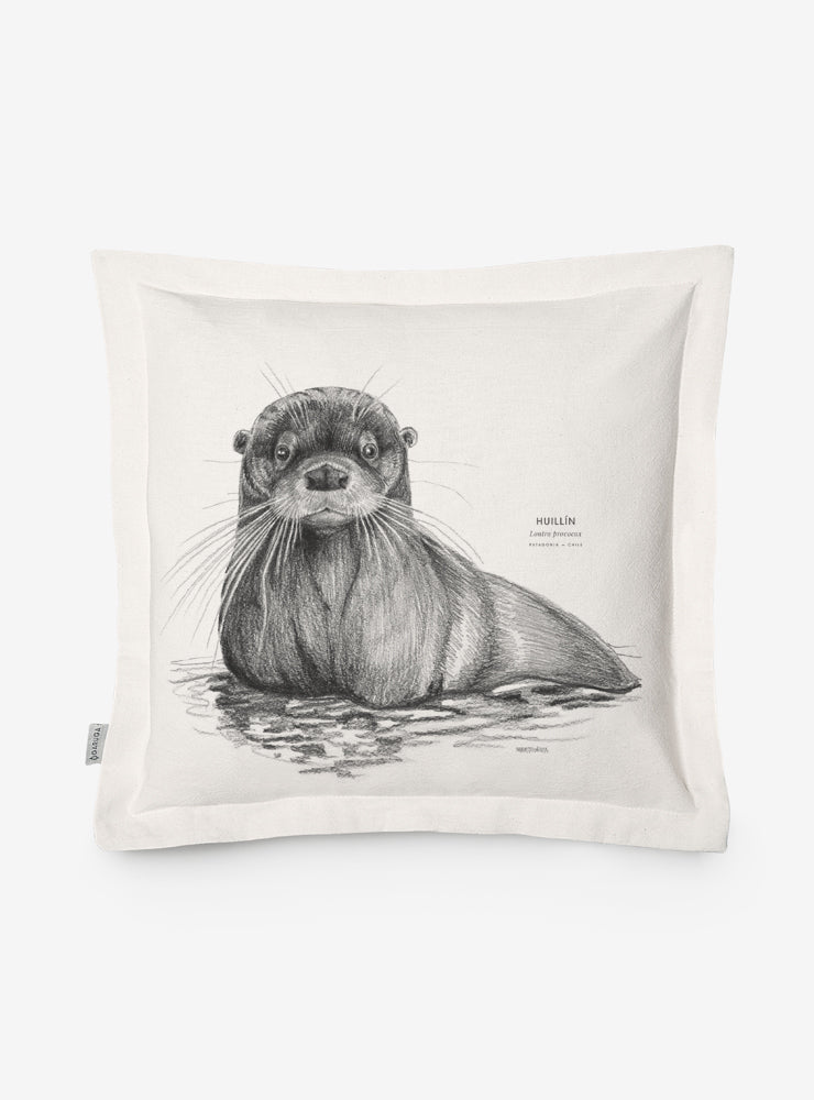 funda cojín diseño huillín Chile algodón
decoración hogar con nutria río en peligro extinción Chile
funda cojín algodón 50x50 huillín Chile
regalo decoración hogar huillín conservación Chile
funda cojín fauna en peligro extinción ríos Chile hogar