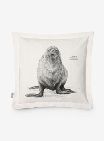 funda cojín diseño lobo de dos pelos Chile algodón
decoración hogar con lobo marino nativo costas Chile
funda cojín algodón 50x50 lobo de dos pelos Chile
regalo decoración hogar lobo marino Chile
funda cojín fauna costera Chile hogar