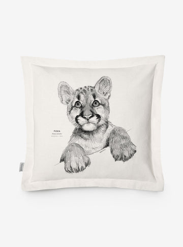 funda cojín diseño puma cachorro Chile algodón
decoración hogar con cría felino nativo Chile
funda cojín algodón 50x50 puma cachorro Chile
regalo decoración hogar puma cachorro familia Chile
funda cojín fauna andina patagónica Chile hogar