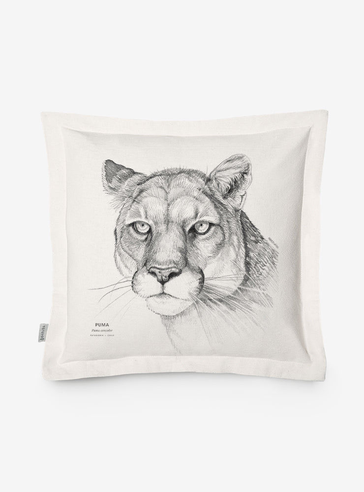 funda cojín diseño puma Chile algodón
decoración hogar con gran felino nativo Chile
funda cojín algodón 50x50 puma Chile
regalo decoración hogar puma fauna Chile
funda cojín fauna andina patagónica Chile hogar