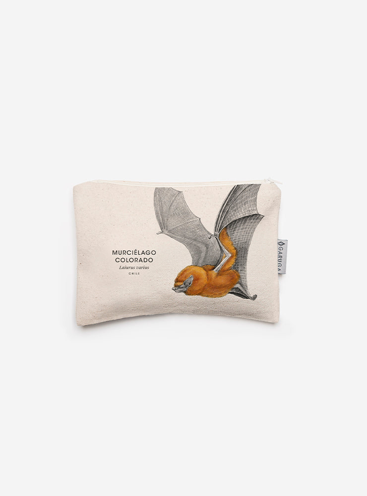 estuche diseño murciélago colorado Chile
estuche escolar fauna flora chilena
regalo vuelta a clases estuche murciélago colorado Chile
estuche ilustración murciélago colorado Chile sustentable
estuche fauna flora nativa Chile niños
