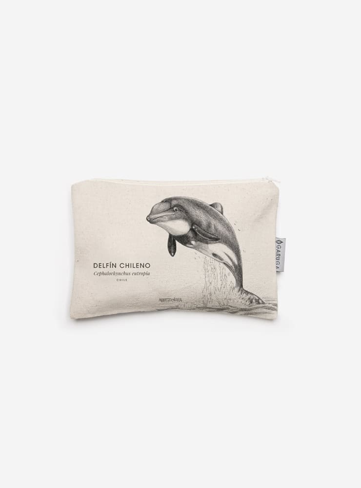 estuche diseño delfín chileno Chile
estuche escolar fauna flora chilena
regalo vuelta a clases estuche delfín chileno Chile
estuche ilustración delfín chileno Chile sustentable
estuche fauna flora nativa Chile niños