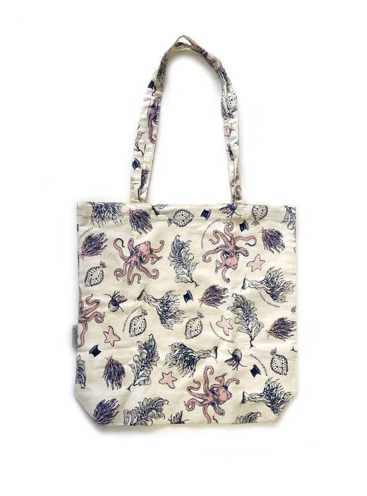 bolsa tela ecológica reutilizable fondo marino fauna submarina Chile
bolsa algodón 100% fauna marina costas Chile
regalo bolsa tela ecológica fondo marino Chile
bolsa compras reutilizable fondo marino Chile
alternativa plástico bolsa tela fauna marina Chile