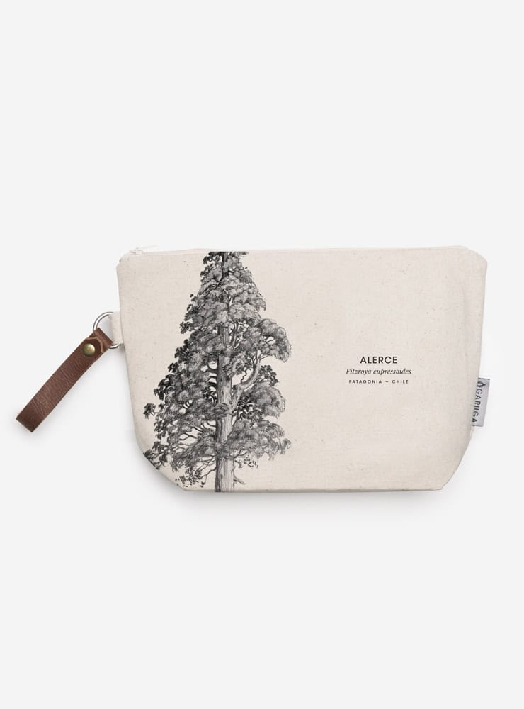 neceser diseño alerce Chile
regalo neceser fauna flora chilena
necesar alerce accesorio sustentable Chile
regalo Día de la Madre neceser alerce Chile
necesar ilustración alerce fauna Chile