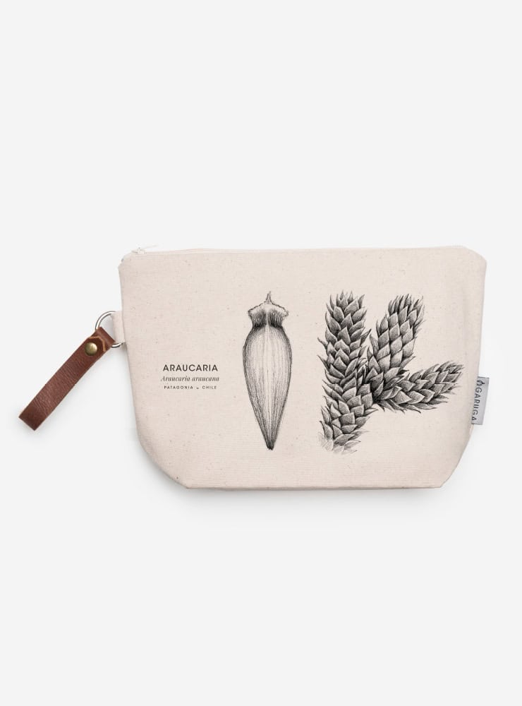 neceser diseño araucaria Chile
regalo neceser fauna flora chilena
necesar araucaria accesorio sustentable Chile
regalo Día de la Madre neceser araucaria Chile
necesar ilustración araucaria fauna Chile