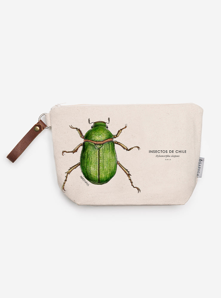 neceser diseño hylamorpha elegans Chile
regalo neceser fauna flora chilena
necesar hylamorpha elegans accesorio sustentable Chile
regalo Día de la Madre neceser hylamorpha elegans Chile
necesar ilustración hylamorpha elegans fauna Chile