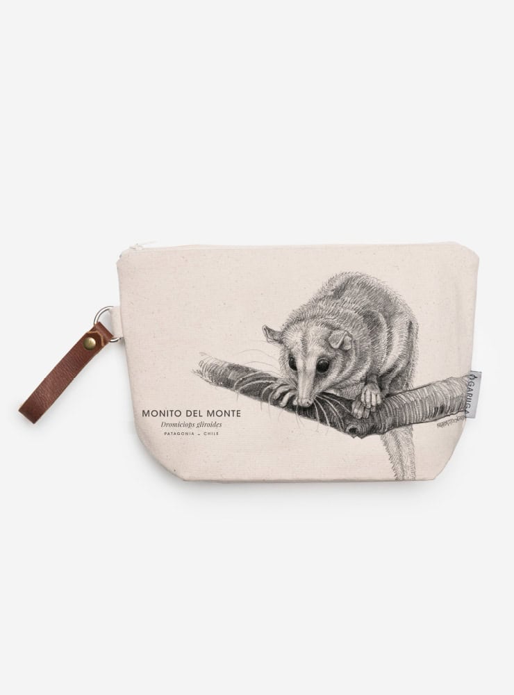 neceser diseño monito del monte Chile
regalo neceser fauna flora chilena
necesar monito del monte accesorio sustentable Chile
regalo Día de la Madre neceser monito del monte Chile
necesar ilustración monito del monte fauna Chile