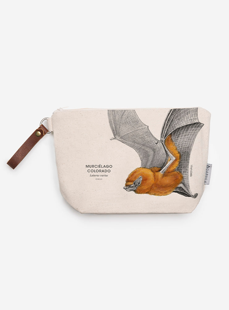 neceser diseño murciélago colorado Chile
regalo neceser fauna flora chilena
necesar murciélago colorado accesorio sustentable Chile
regalo Día de la Madre neceser murciélago colorado Chile
necesar ilustración murciélago colorado fauna Chile