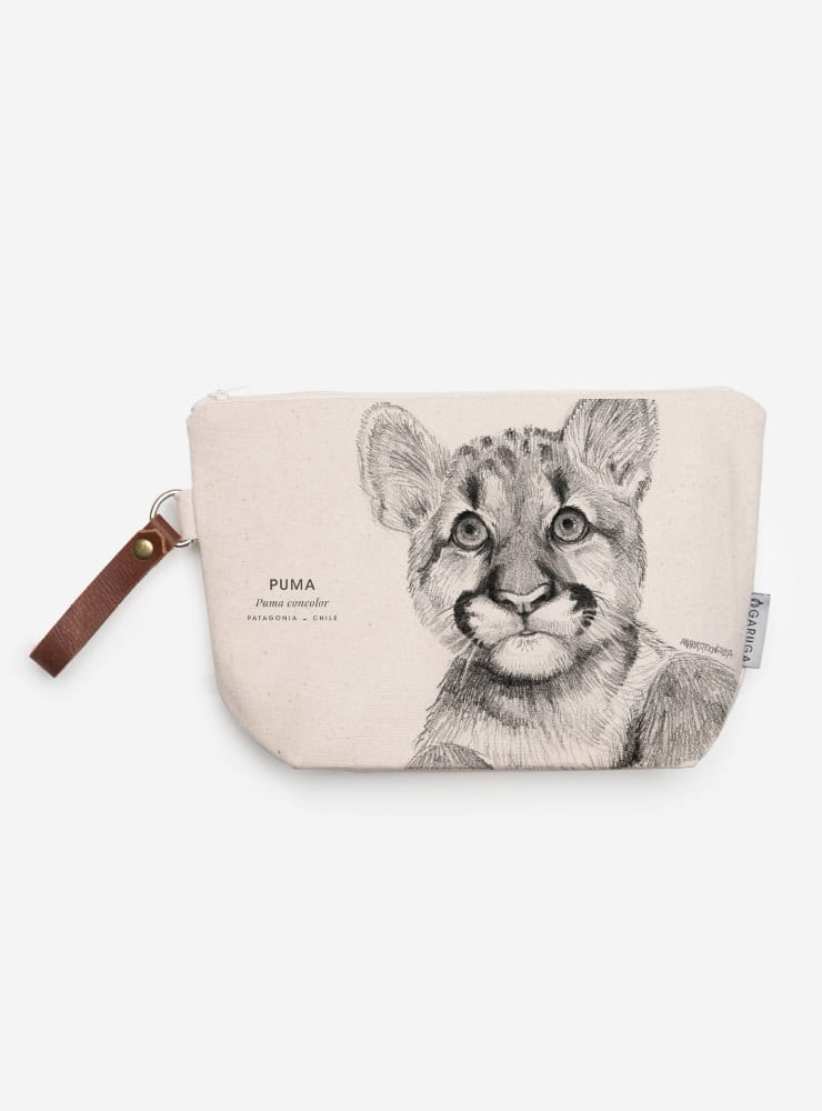 neceser diseño puma cachorro Chile
regalo neceser fauna flora chilena
necesar puma cachorro accesorio sustentable Chile
regalo Día de la Madre neceser puma cachorro Chile
necesar ilustración puma cachorro fauna Chile
