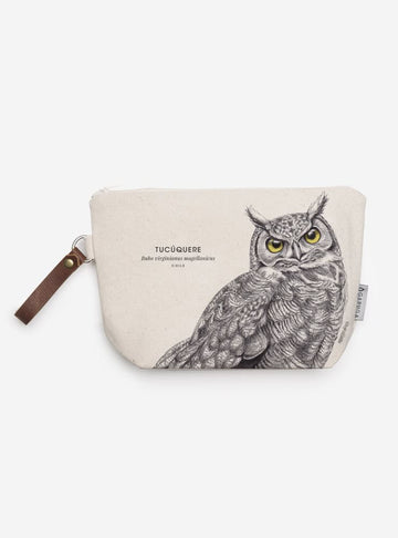 neceser diseño tucúquere Chile
regalo neceser fauna flora chilena
necesar tucúquere accesorio sustentable Chile
regalo Día de la Madre neceser tucúquere Chile
necesar ilustración tucúquere fauna Chile