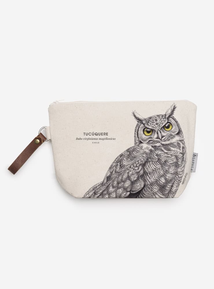 neceser diseño tucúquere Chile
regalo neceser fauna flora chilena
necesar tucúquere accesorio sustentable Chile
regalo Día de la Madre neceser tucúquere Chile
necesar ilustración tucúquere fauna Chile