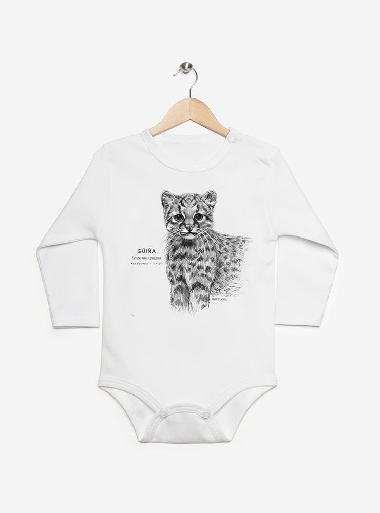 pilucho manga larga bebé diseño güiña Chile
ropa bebé manga larga con felino más pequeño de América Chile
pilucho algodón PIMA peruano güiña especie vulnerable Chile
regalo recién nacido güiña pilucho manga larga Chile
ropa bebé fauna en peligro bosque templado Chile manga larga