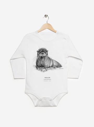 pilucho manga larga bebé diseño huillín Chile
ropa bebé manga larga con nutria río en peligro extinción Chile
pilucho algodón PIMA peruano huillín especie amenazada Chile
regalo recién nacido huillín pilucho Chile
ropa bebé fauna en peligro extinción ríos Chile manga larga