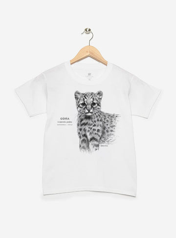polera infantil manga corta diseño güiña Chile
ropa niño con felino más pequeño de América Chile
polera algodón niño especie vulnerable endémica Chile
regalo niño conservación güiña gato salvaje Chile
ropa infantil fauna en peligro bosque templado Chile