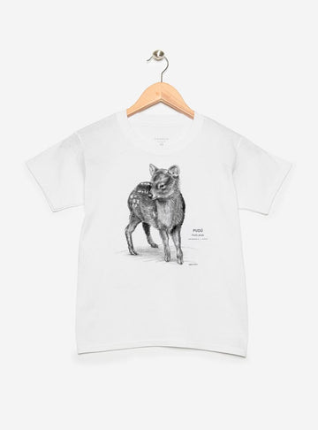 polera infantil manga corta diseño pudú Chile
ropa niño con ciervo más pequeño del mundo Chile
polera algodón niño pudú bosque sur Chile
regalo niño conservación pudú Chile
ropa infantil fauna vulnerable bosque templado Chile