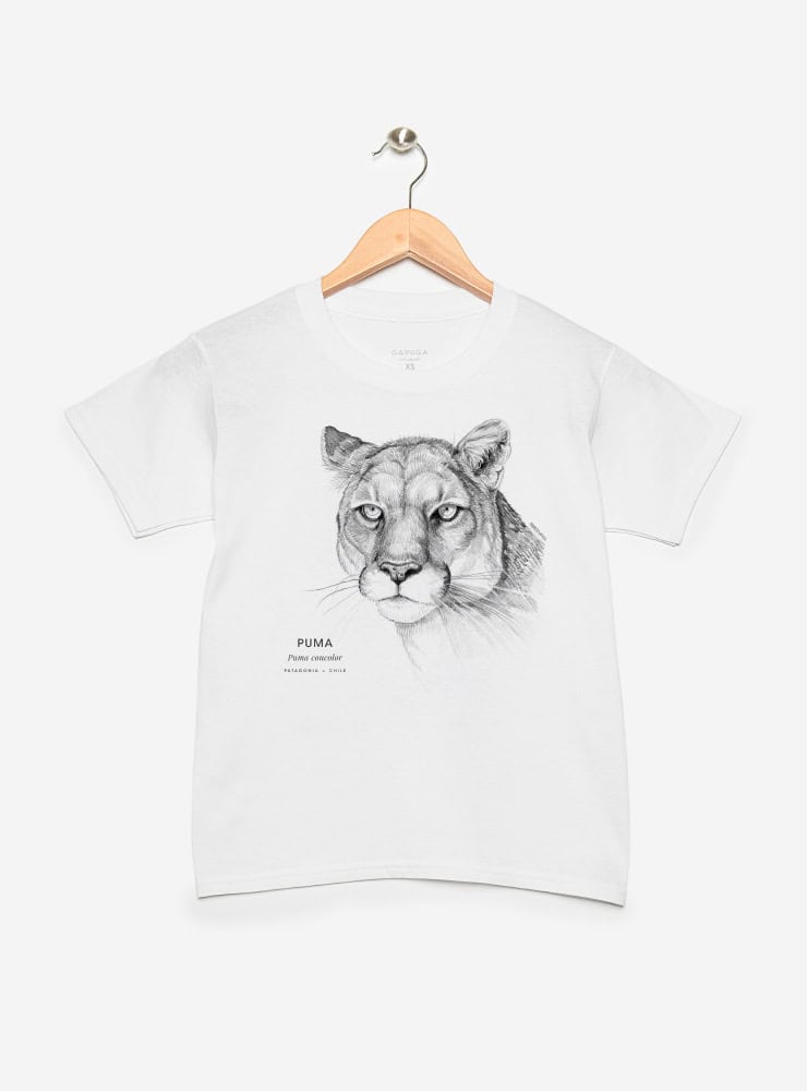 polera infantil manga corta diseño puma Chile
ropa niño con gran felino nativo Chile
polera algodón niño puma patagónico Chile
regalo niño conservación puma Chile
ropa infantil fauna andina patagónica Chile