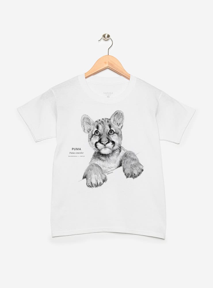 polera infantil manga corta diseño puma cachorro Chile
ropa niño con cría felino nativo Chile
polera algodón niño puma cachorro patagónico
regalo niño puma cachorro fauna Chile
ropa infantil familia puma Chile