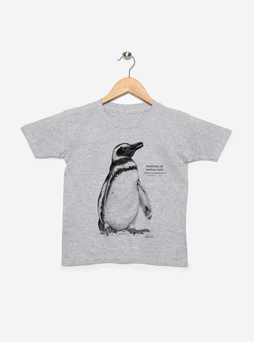 polera infantil manga corta diseño pingüino de Magallanes Chile
ropa niño con ave patagónica icónica Chile
polera algodón niño pingüino Magallanes Chile
regalo niño pingüino de Magallanes souvenir Patagonia
ropa infantil fauna marina austral Chile manga corta