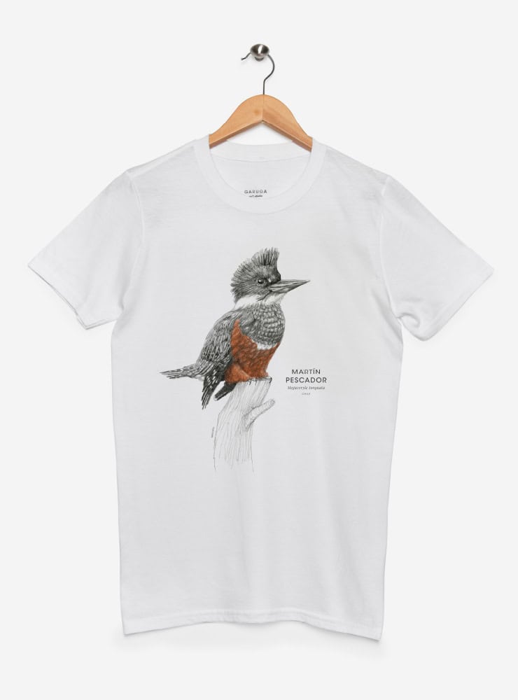 polera manga corta diseño martín pescador Chile
ropa con ave colorida nativa ríos lagos Chile
polera algodón unisex ave ribereña Chile
regalo Día del Padre martín pescador Chile
ropa conservación aves lacustres Chile