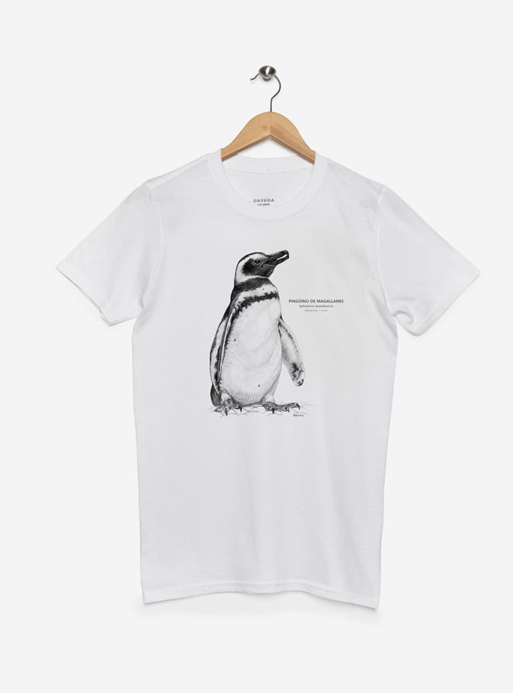 polera manga corta diseño pingüino de Magallanes Chile
ropa con ave patagónica icónica Chile manga corta
polera algodón unisex pingüino Magallanes Chile
regalo con pingüino de Magallanes souvenir Patagonia
ropa fauna marina austral Chile manga corta