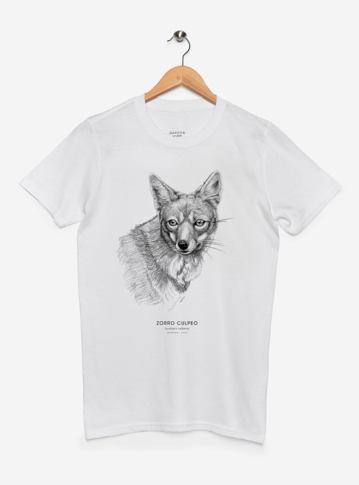 polera manga corta diseño zorro culpeo Chile
ropa con cánido nativo Chile manga corta
polera algodón unisex zorro andino patagónico
regalo Día del Padre zorro culpeo Chile
ropa conservación zorros Chile