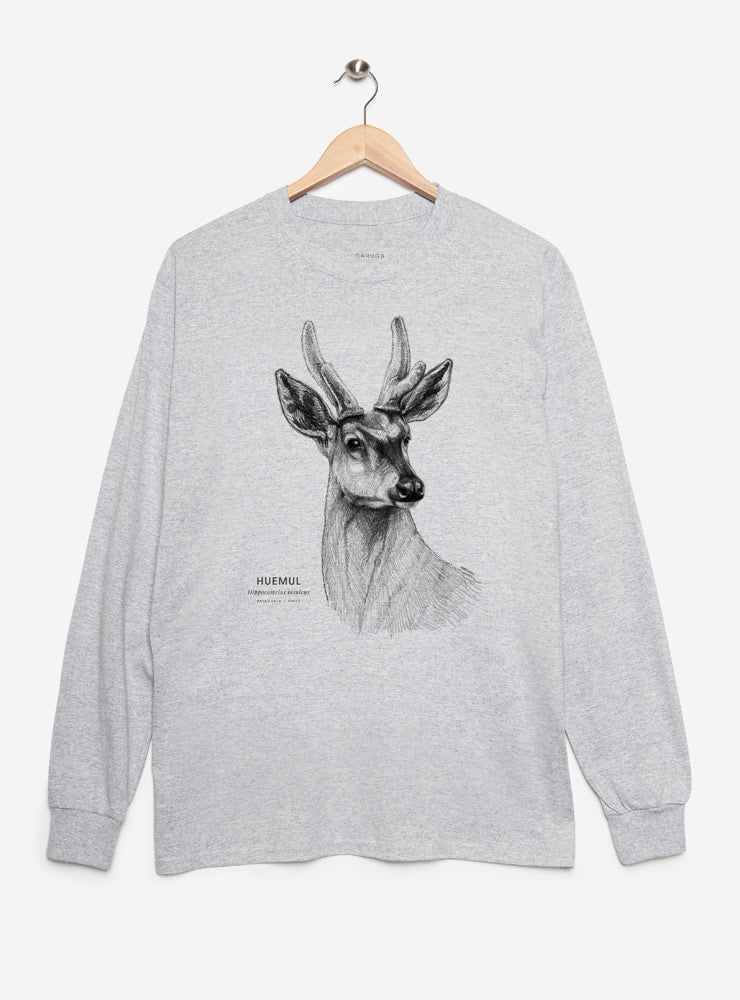 polera manga larga diseño huemul Chile
ropa con ciervo nacional Chile en peligro extinción manga larga
polera algodón unisex huemul patagónico manga larga
regalo conservación huemul Chile manga larga
ropa fauna en peligro extinción Chile manga larga
