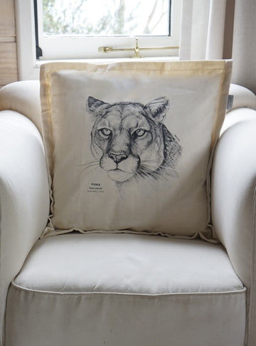 funda cojín diseño puma Chile algodón
decoración hogar con gran felino nativo Chile
funda cojín algodón 50x50 puma Chile
regalo decoración hogar puma fauna Chile
funda cojín fauna andina patagónica Chile hogar