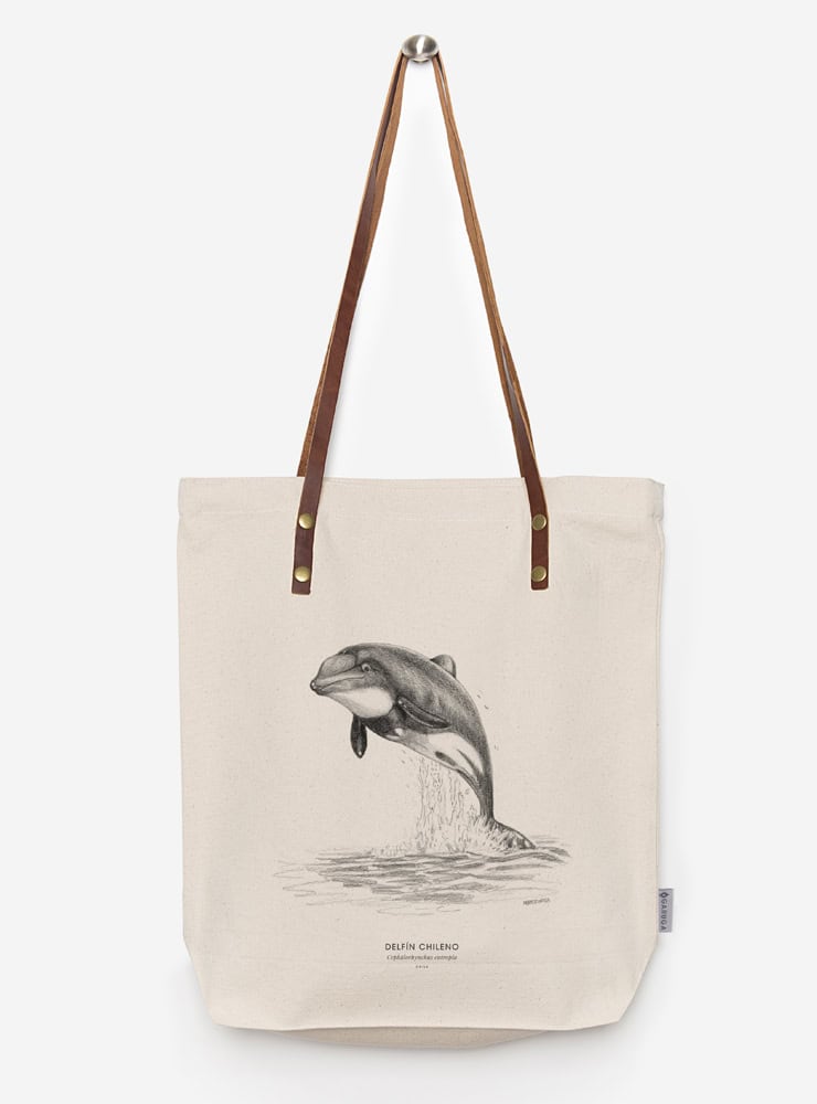totebag diseño delfín chileno Chile
bolsa tela reutilizable delfín chileno fauna Chile
regalo totebag delfín chileno Chile
totebag alternativa plástico fauna chilena
totebag ilustración delfín chileno Chile sustentable