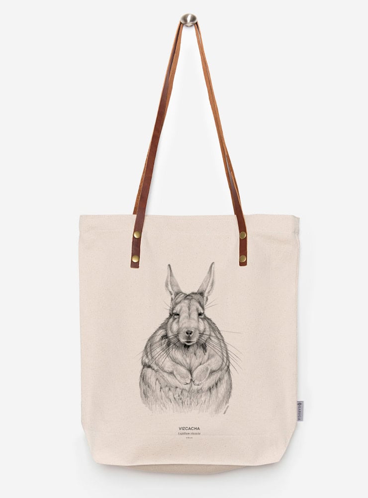 totebag diseño vizcacha Chile
bolsa tela reutilizable vizcacha fauna Chile
regalo totebag vizcacha Chile
totebag alternativa plástico fauna chilena
totebag ilustración vizcacha Chile sustentable