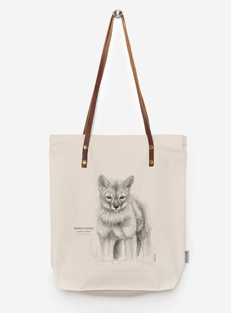 totebag diseño zorro cachorro Chile
bolsa tela reutilizable zorro cachorro fauna Chile
regalo totebag zorro cachorro Chile
totebag alternativa plástico fauna chilena
totebag ilustración zorro cachorro Chile sustentable